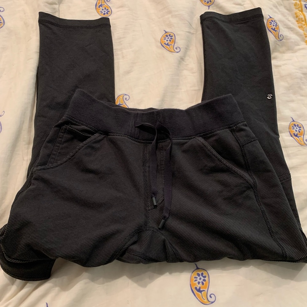 Lululemon size 4 cargo pants